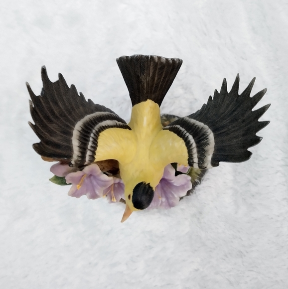 Goldfinch and Lilies Vintage Ceramic Hand Painted Figurine Cottagcore - Picture 5 of 16
